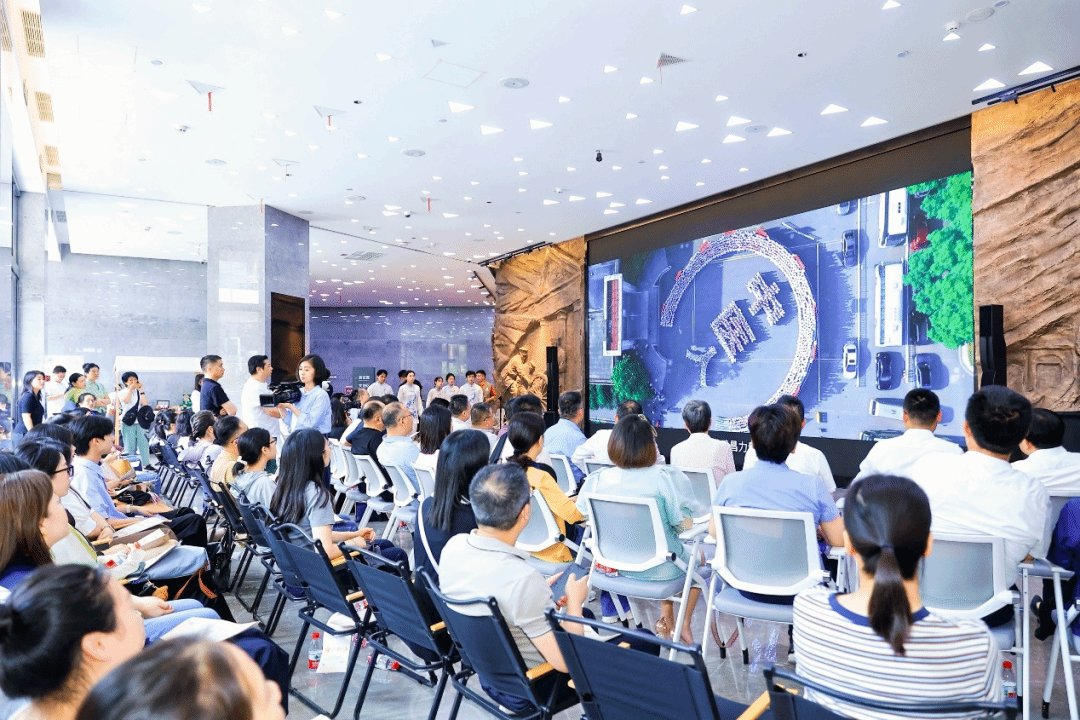 学校与湖北时珍实验室举办“科学大家面对面”首...