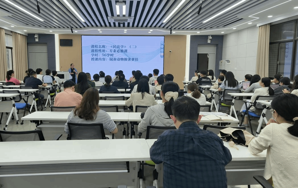 学校举办2025年第五场示范公开课 医学人文学院张...